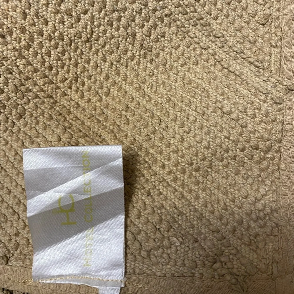 EUC bath mat/rug
